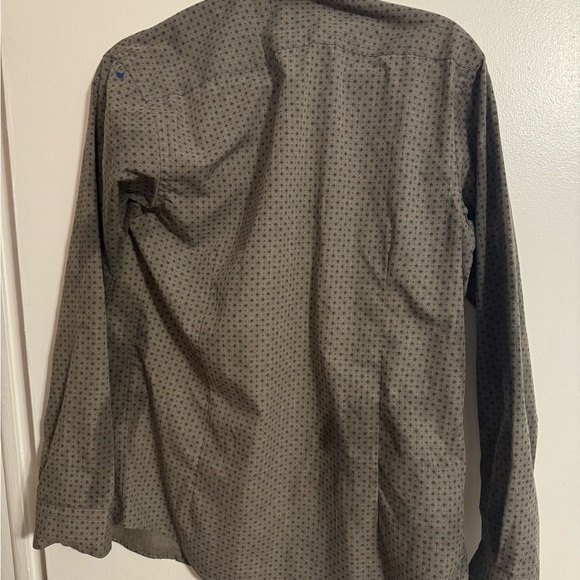 The Elegant Duo: Steel and Jelly from London, Adorned in a Grey and White Shirt - Picture 3 of 3